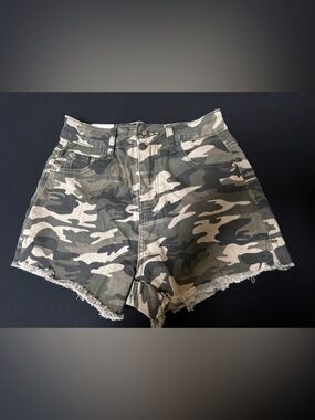 POTILI GREEN CAMO LADIES HIGH WAIST DENIM FRAYED, STRETCHY SHORTS. SIZE  4  
NWT